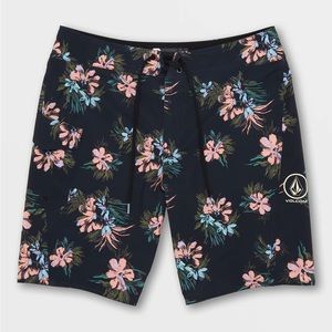 Volcolm Manic 2 Boardshorts - brand new